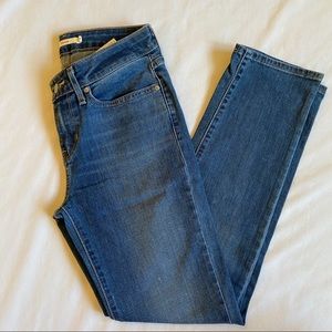 Levi’s 712 slim size 27